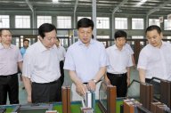 河南省省長(zhǎng)謝伏瞻到信陽(yáng)國(guó)際家居產(chǎn)業(yè)小鎮(zhèn)調(diào)研，并參觀了天一美家集團(tuán)信陽(yáng)天